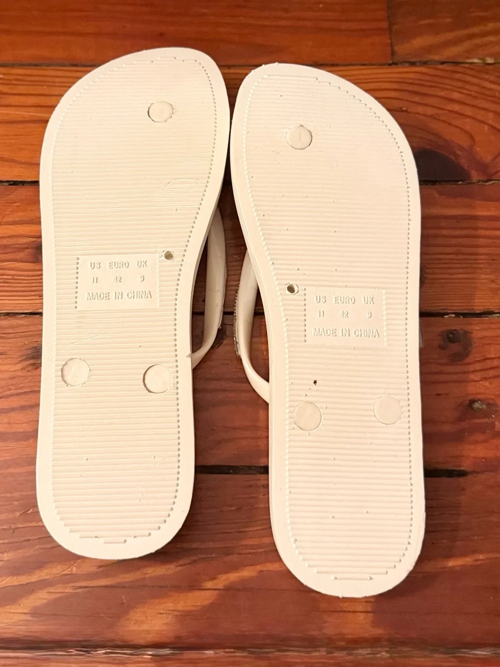 Capelli New York Ladies Flip Flops White with Rhinestones Size 11 New